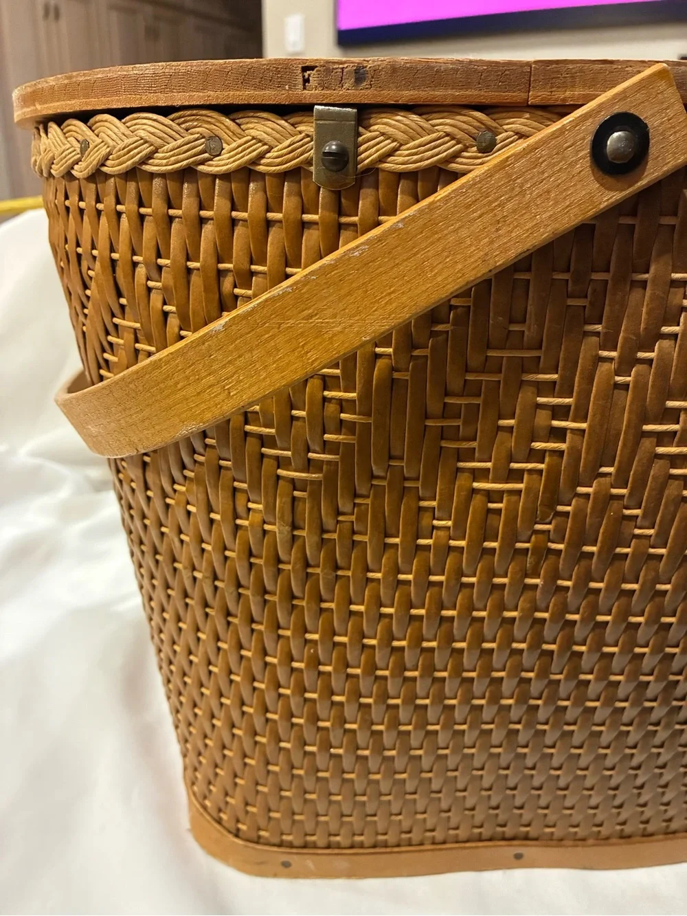 Red Man Wicker Woven Picnic Basket Insert Hinged Lid Large Swing Handles Woven